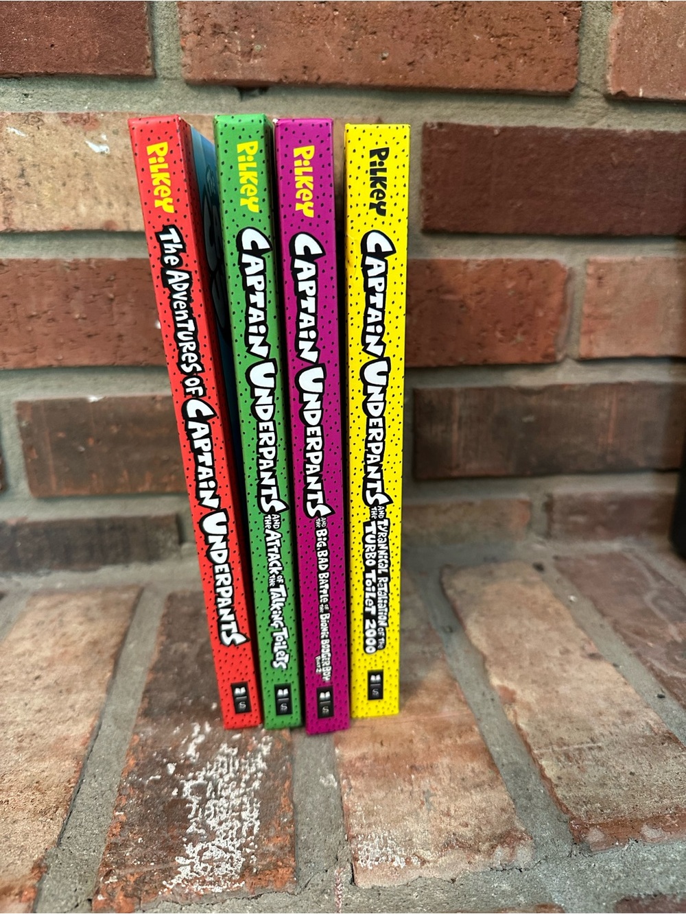 Lot Of 4 Captain Underpants Hardcover Epic Novels 1, 2, 7 and 11 Full Color - Picture 2 of 9